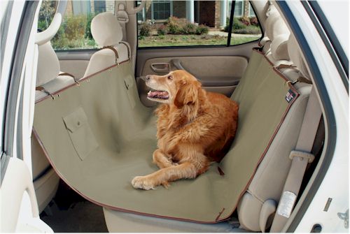 Τι κάνω για να μη λερώνει ο σκύλος τα καθίσματα του αυτοκινήτου;
