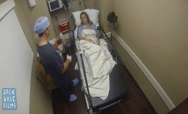 Απίθανη φάρσα σε ασθενείς μετά από κολονοσκόπηση... έπαθαν σοκ! (Βίντεο)
