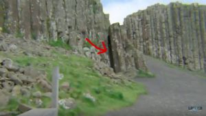 Μυστηριώδης πύλη που ανοιγοκλείνει σε βράχια στην Ιρλανδία - Ποια όντα κρύβονται μέσα; (Βίντεο)