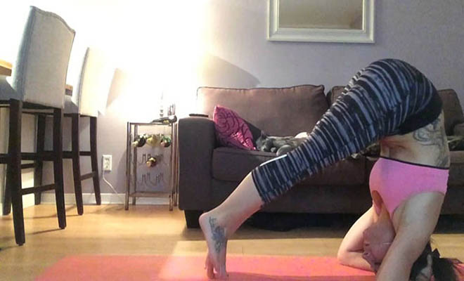 Αυτή η κοπέλα έκανε Yoga όταν συνέβη κάτι αναπάντεχο!!! [Βίντεο]