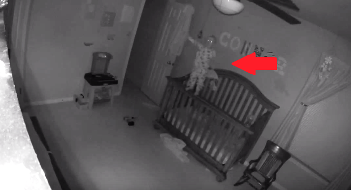 Νόμιζαν ότι το μωρό τους είναι δαιμονισμένο!Κοιτάξτε τι κατέγραψε η κάμερα μέσα στο δωμάτιο! (Βίντεο)