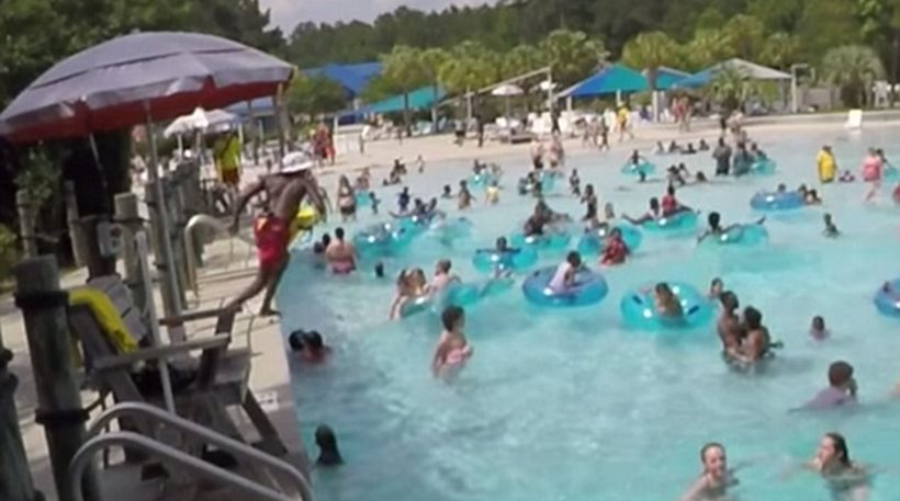Βίντεο από ΗΠΑ: Τρίχρονο κορίτσι πνίγεται σε πισίνα και δεν το βλέπει κανείς
