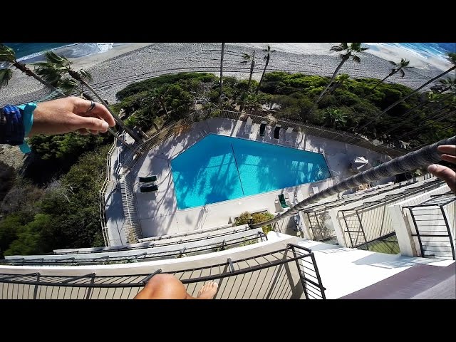 Βουτιά στην πισίνα ξενοδοχείου από τον 5ο όροφο (Video)