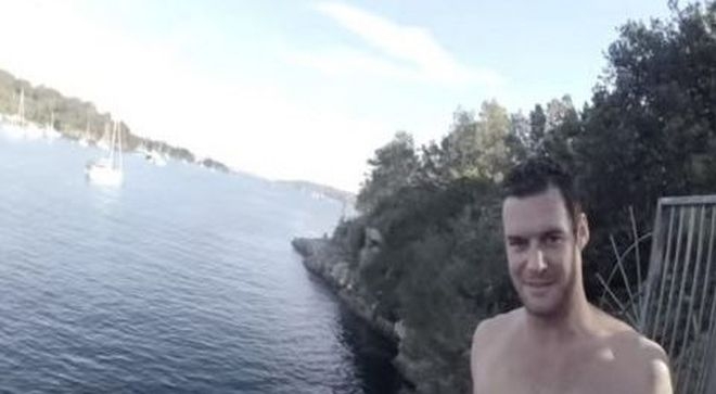 Πήδηξε από έναν βράχο και κατέγραψε την βουτιά του με κάμερα. Μέσα στο Νερό όμως τον περίμενε ο Απόλυτος εφιάλτης! (Video)