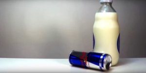 Τι θα συμβεί αν αναμείξετε γάλα και redbull! Δείτε το πιο απρόσμενο πείραμα!