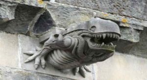 Γκαργκόιλ σε μονή της Σκωτίας του 13ου αιώνα μοιάζει εκπληκτικά με το «πλάσμα» από την ταινία Alien (Βίντεο)