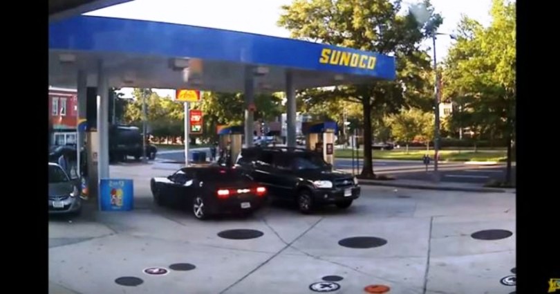Προσοχή: Δείτε γιατί ΔΕΝ πρέπει να βάζετε καύσιμα με ανοιχτό το αυτοκίνητο!
