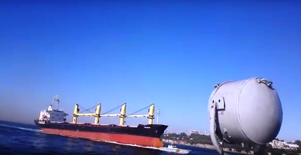 Ρώσικο πλοίο βύθιζε την τουρκική ακτοφυλακή στα στενά του Βοσπόρου (Video)