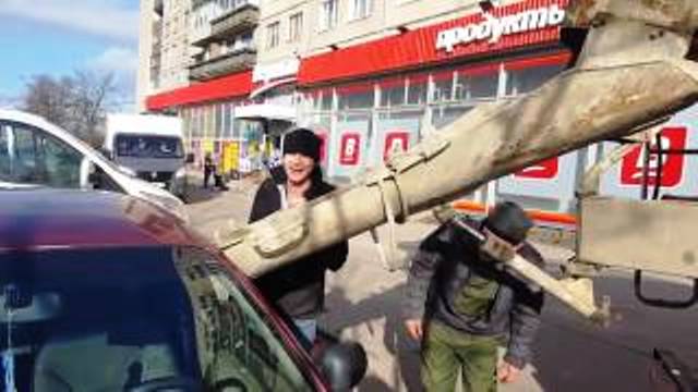 Ρώσος τσιμέντωσε το αμάξι της συζύγου του όταν άλλαξε το επίθετο της!