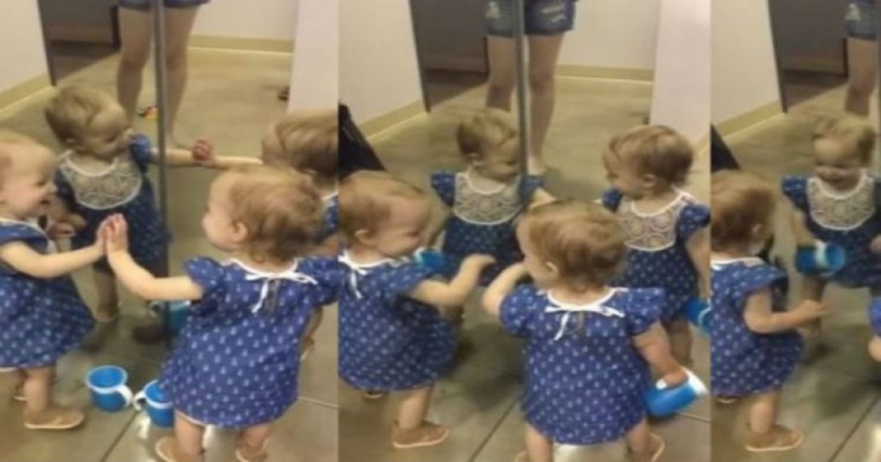 Μωρό Μιλά Στον Καθρέφτη Και Με Τους… Άλλους Τρεις Εαυτούς Του! -ΒΙΝΤΕΟ
