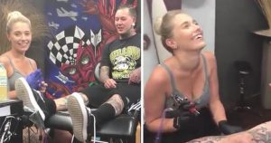 Τατουατζής άφησε την κοπέλα του να του κάνει τατουάζ αλλά της επιφύλασσε μια τεράστια έκπληξη