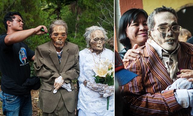 Η φυλή Torajan στο νησί Sulawesi τους Νεκρούς αντί να τους Θάψουν, Κρατάνε τα Πτώματα τους σαν μέρος της οικογένειας