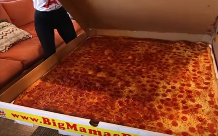 Αυτή είναι η μεγαλύτερη πίτσα του κόσμου που έρχεται delivery (Βίντεο)