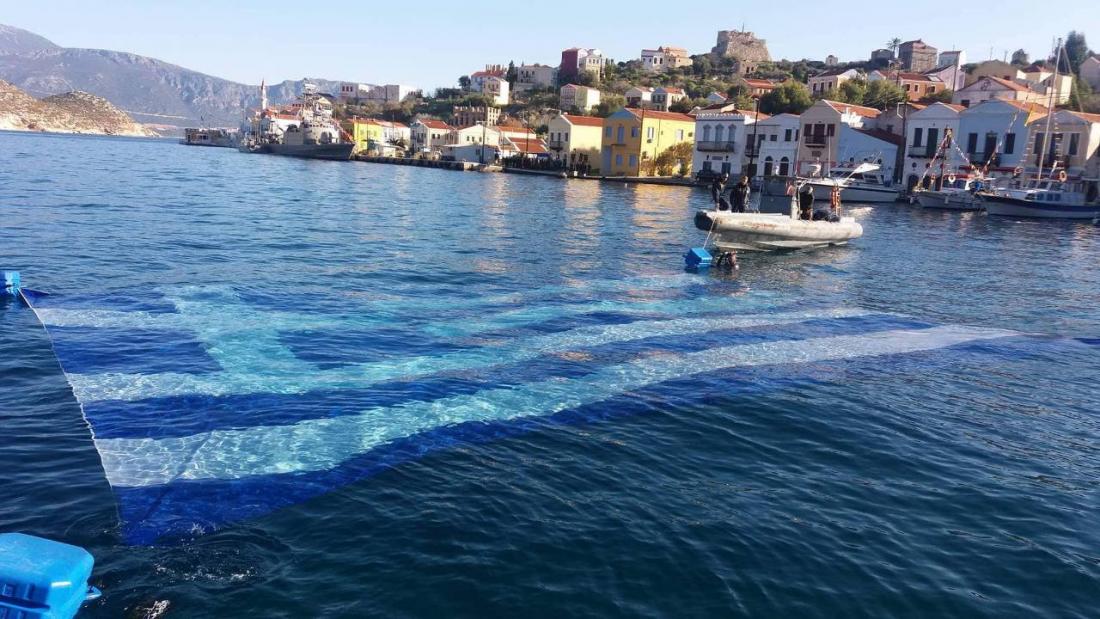 Στο Καστελόριζο η μεγαλύτερη υποβρύχια ελληνική σημαία στα χρονικά
