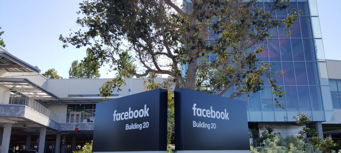 Έντουαρντ Σνόουντεν: «Το Facebook είναι εταιρεία παρακολουθήσεων»