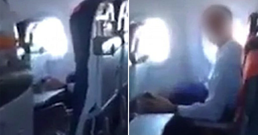 Επιβάτης αεροπλάνου βλέπει ταινίες ποpνό και αυνανίζεται κάτω από κουβέρτα