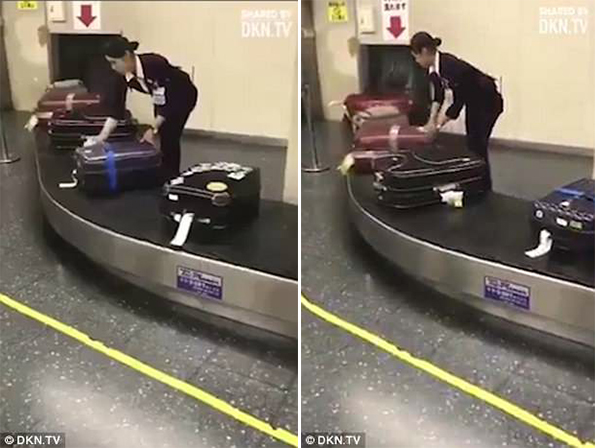 Ιάπωνες εργαζόμενοι καθαρίζουν τις βαλίτσες των επιβατών πριν τις παραλάβουν