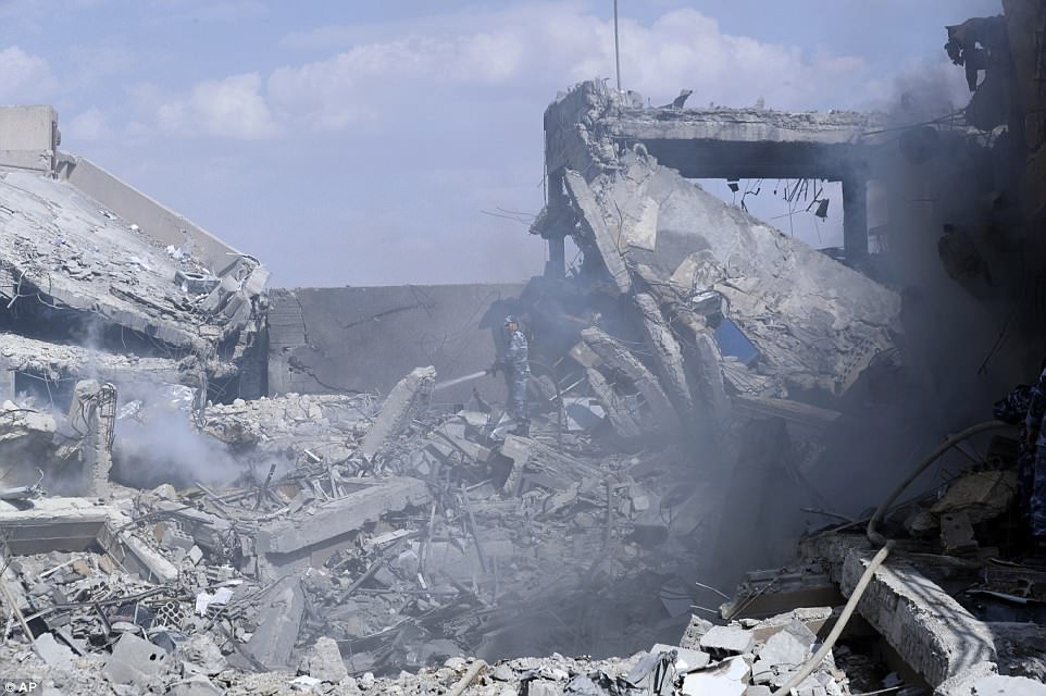 Δορυφορικές εικόνες πριν και μετά δείχνουν την καταστροφή των αεροεπιδρομών στην Συρία