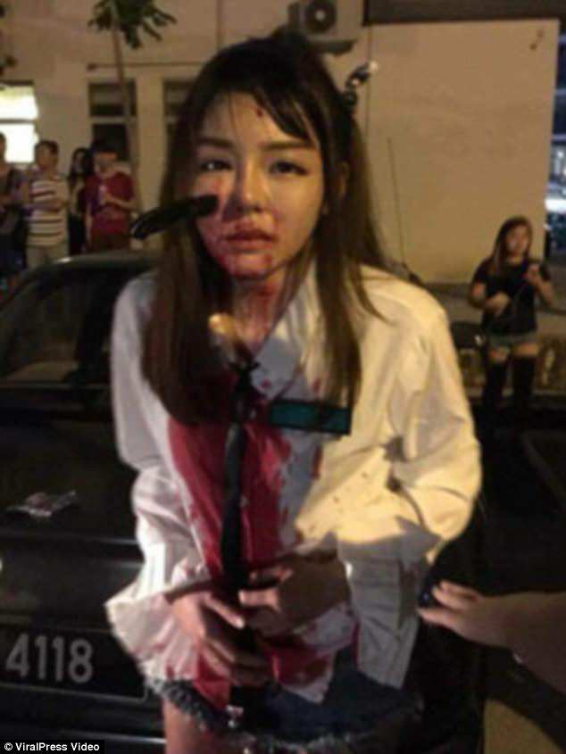 Έφηβη είχε ένα μαχαίρι καρφωμένο στο πρόσωπό της μετά από ληστεία