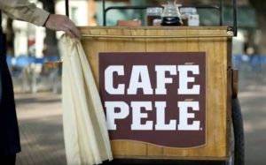 Πώς είναι να δίνεις καφέ με το όνομα του Πελέ σε Αργεντινούς;