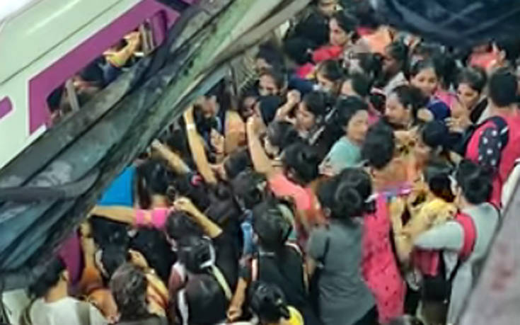 Αν βρεθείς σε ώρα αιχμής σε κάποιο τρένο στην Ινδία