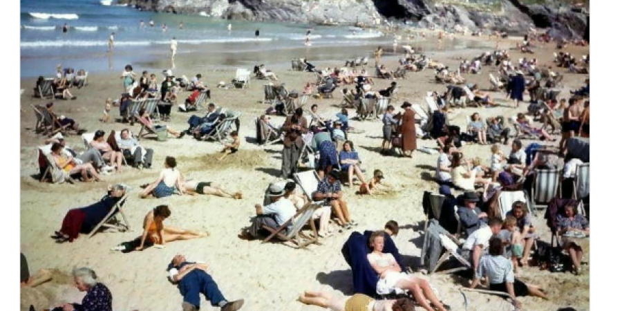 Διαδικτυακός χαμός με viral φωτογραφία του 1943 από παραλία!