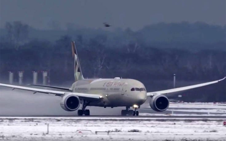 Απογειώσεις και προσγειώσεις αεροπλάνων με χιόνι