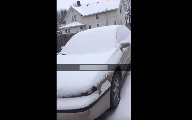 Η εναλλακτική πατέντα για να καθαρίσεις το αυτοκίνητο από το χιόνι