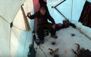 Δείτε τι έπαθε ένας ψαράς στη Ρωσία