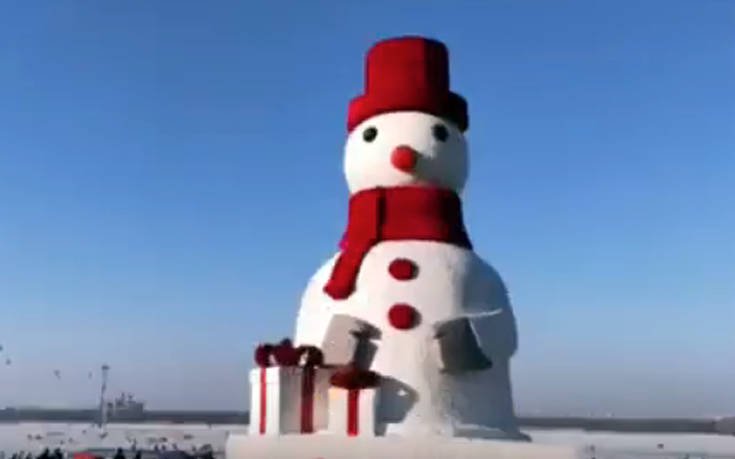 Έτσι φτιάχτηκε ένας χιονάνθρωπος ύψους 20 μέτρων
