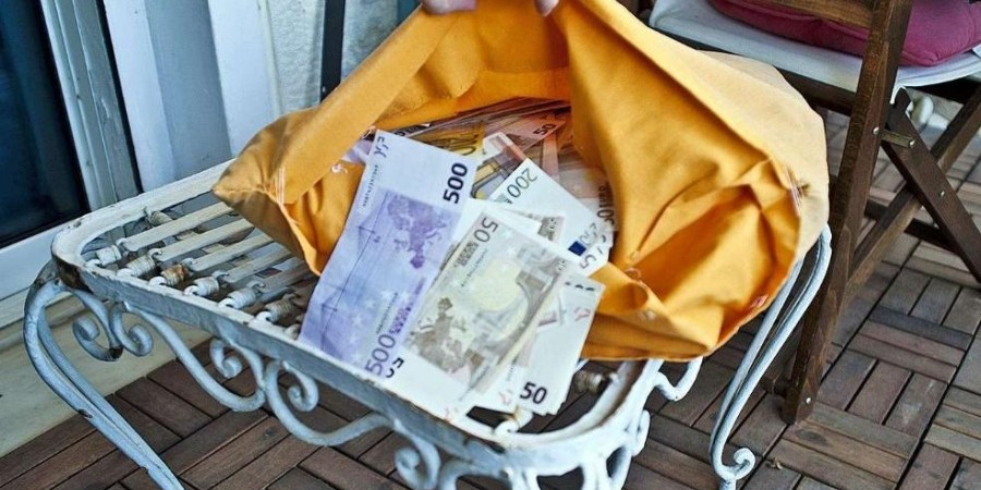 Γερμανία:Περαστικός επέστρεψε σακίδιο με 16.000 ευρώ στον αφηρημένο ιδιοκτήτη