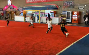 Επτάχρονος βάζει γκολ που θα ζήλευαν επαγγελματίες