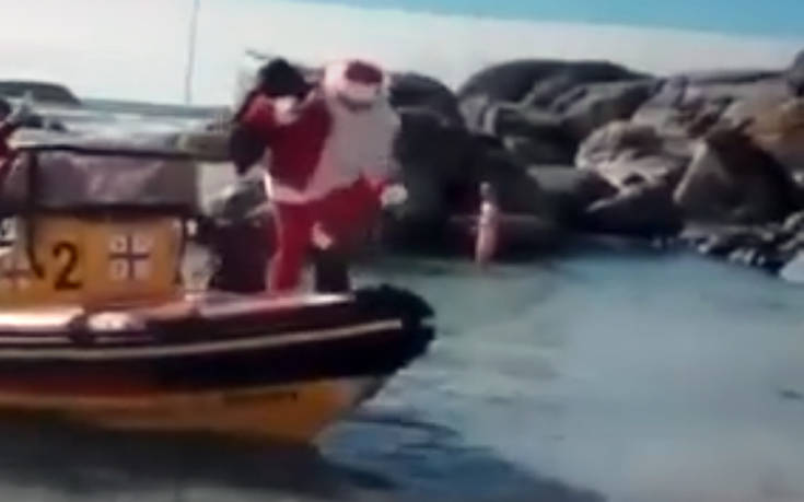 Ο Άγιος Βασίλης που γίνεται viral κάθε χρόνο
