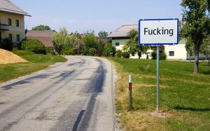 Το χωριό Fucking αλλάζει όνομα γιατί οι κάτοικοι δεν αντέχουν άλλο – To Pornhub τους έδινε δωρεάν πρόσβαση