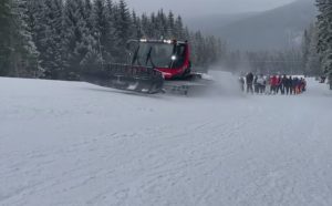 Έκαναν σκι με… τους κανόνες των αποστάσεων