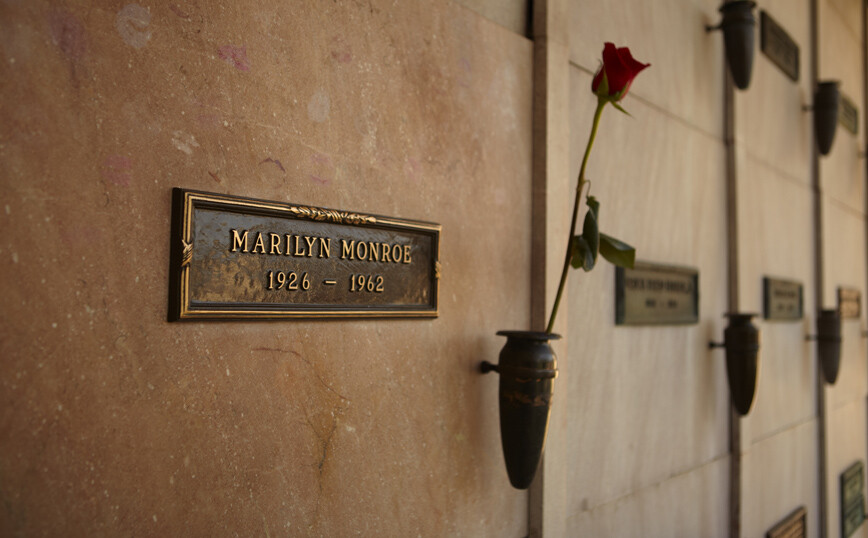 Πόσο κοστίζει να θαφτεί κανείς δίπλα στη Μέριλιν Μονρόε