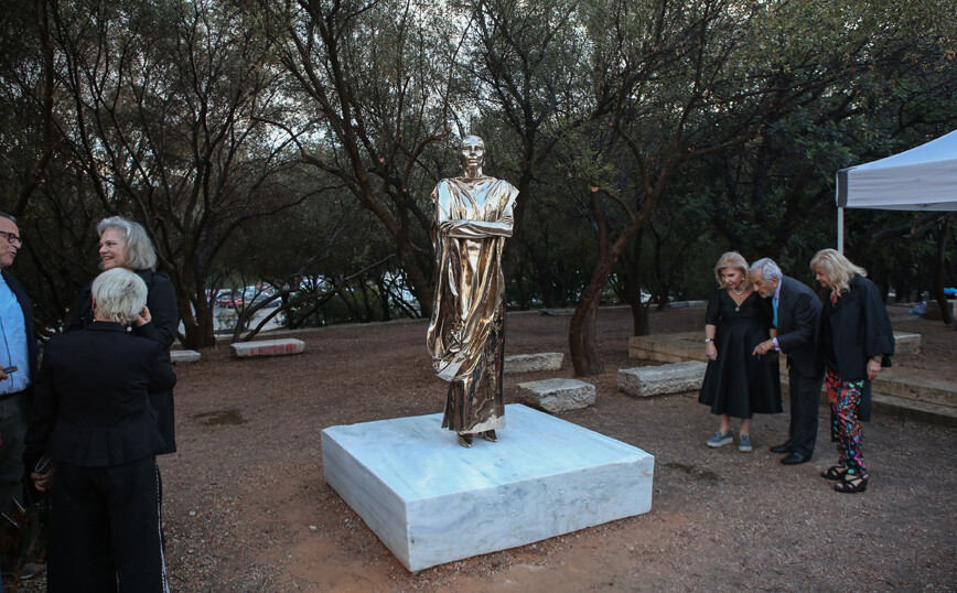 Πάρτι στο Twitter με το άγαλμα της Μαρίας Κάλλας – «Θυμίζει τον κακό από το Τerminator 2»