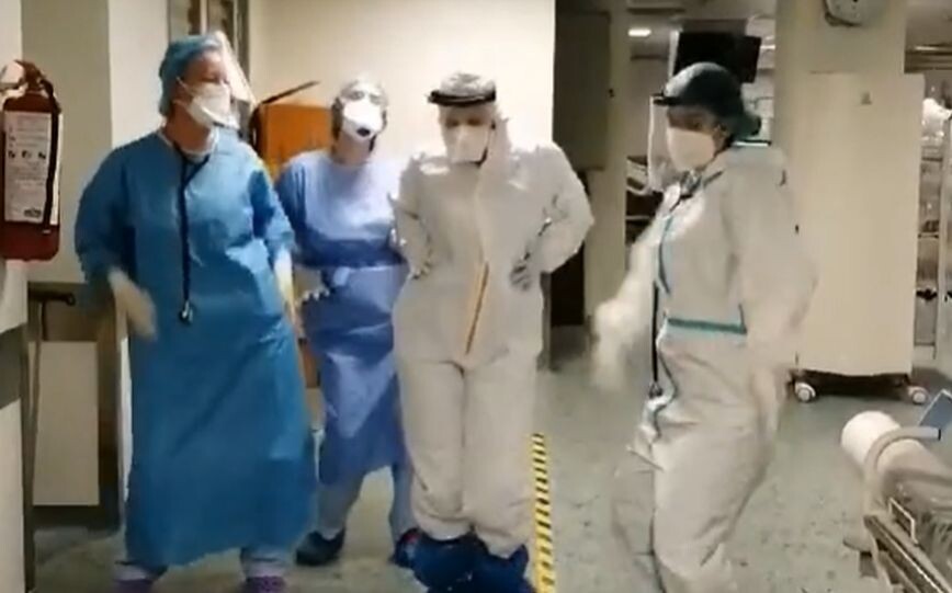 Νοσηλεύτριες χορεύουν και γίνονται viral – «Χτυπάει η καρδιά μου δυνατά (τα-τα-τα)»