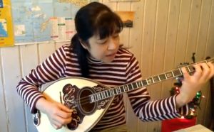 Nobuka Sunohara: Η Γιαπωνέζα από το μακρινό Κόμπε που λατρεύει το ρεμπέτικο – Το αγαπημένο της τραγούδι
