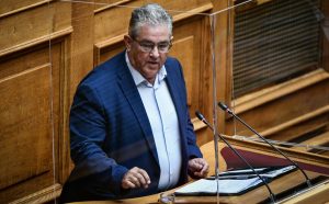 Χαμός στο Twitter με τον «Παπαρατσένκο» του Δημήτρη Κουτσούμπα – «Είναι ο μεγαλύτερος παραγωγός μιμ του κοινοβουλίου»