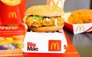 McDonald’s: Σταμάτησαν να πουλάνε μπέργκερ γιατί είναι… δημοφιλές – «Συντετριμμένοι» οι πελάτες