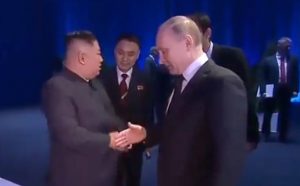 Οι χειραψίες του Πούτιν που δεν πήγαν καλά – Το «άκυρο» από τον Κιμ Γιονγκ Ουν