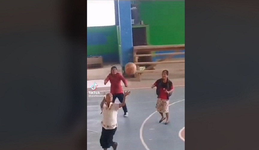 Μεξικό: «Ούτε ο Τζόρνταν, ούτε ο ΛεΜπρόν» – 71χρονη μετατράπηκε σε αστέρι του μπάσκετ χάρη σε viral βίντεο στο TikTok