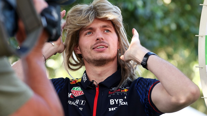 Μαξ Φερστάπεν: Με ξανθιά περούκα εμφανίστηκε στο Grand Prix της Αυστραλίας