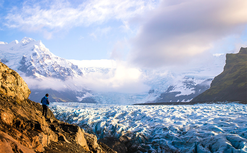 Η καθηλωτική ομορφιά των παγόβουνων της Ισλανδίας που δεν περιγράφεται με λέξεις