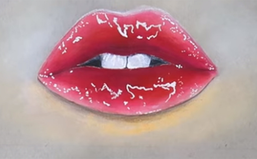 Δείχνει τον πιο απίθανο τρόπο να ζωγραφίσεις χείλη