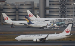 Αεροπορική εταιρεία επιτρέπει στους επιβάτες να ταξιδεύουν χωρίς… να φοράνε ρούχα