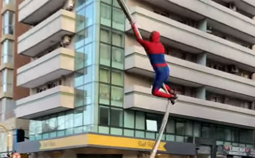 Δεν βλέπεις συχνά τον Spiderman στο δρόμο