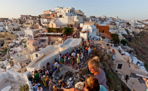 «Έξι πράγματα που δεν πρέπει να πεις σε έναν Έλληνα» – Οι συμβουλές προς τους τουρίστες