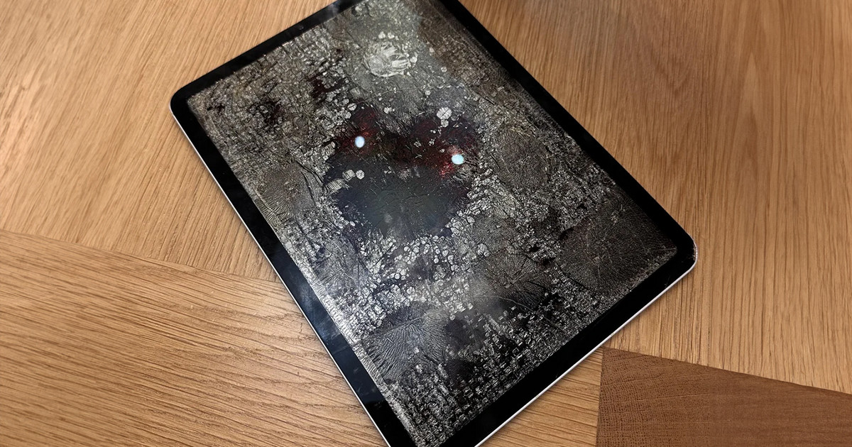 Γυναίκα… έψησε κατά λάθος το iPad στο φούρνο και οι χρήστες είπαν ότι έφτιαξε ένα ακριβό «Apple Crumble»